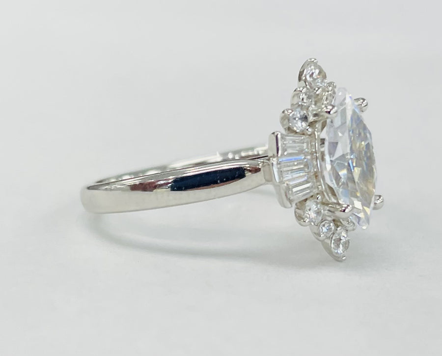 Romance - Elegant Baghuette And Round Halo Diamond Setting