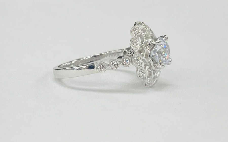 Noam Carver - Vintage Inspired Large Halo Diamond Setting