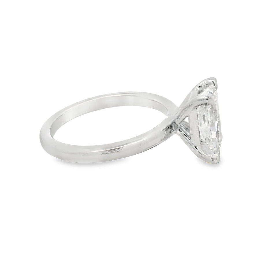 2CT Radiant Solitare Engagement Ring - Lab Grown