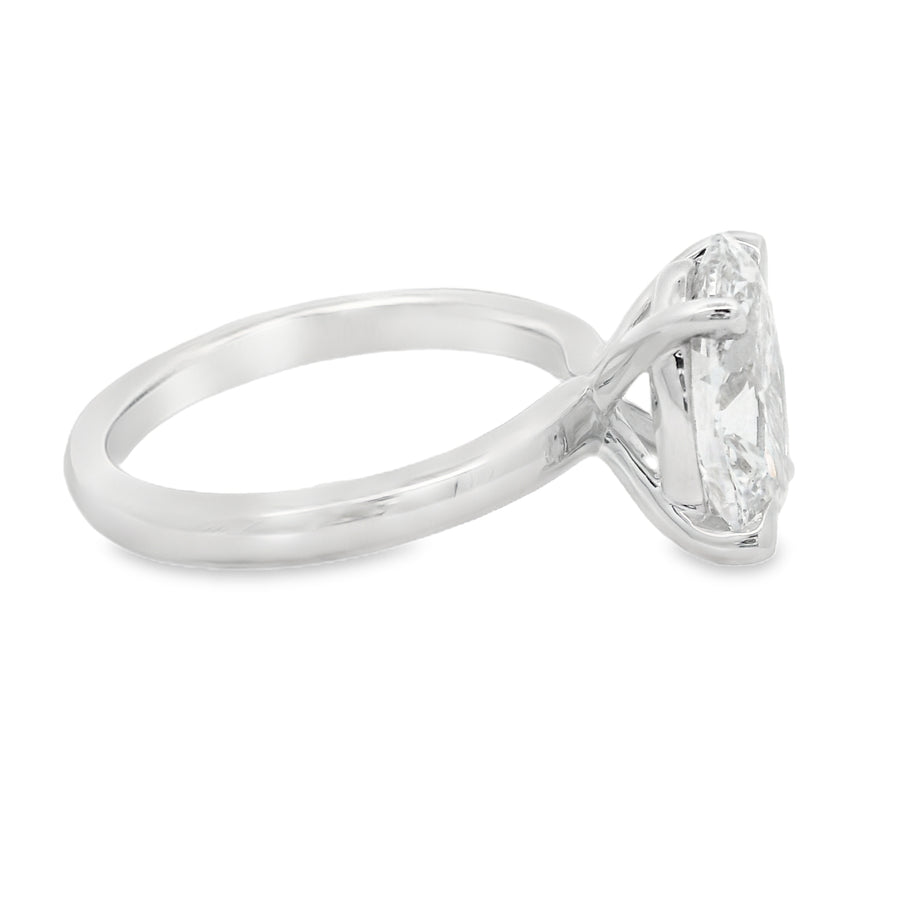 3CT Oval Solitare Enagement Ring - Lab grown