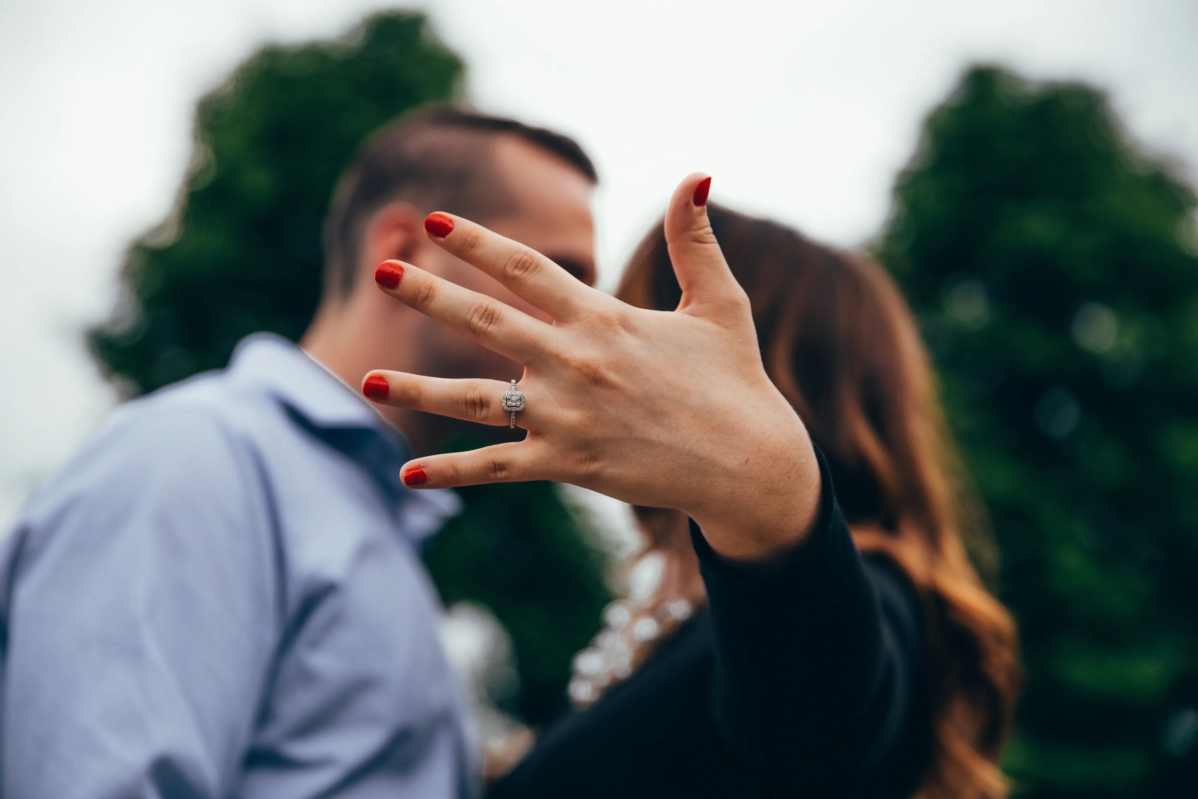 Person showing a ring on their finger with a blurred background