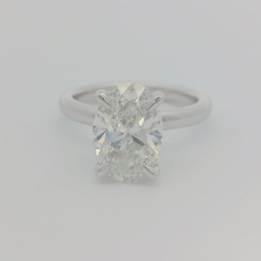 3CT Oval Solitare Enagement Ring - Lab grown