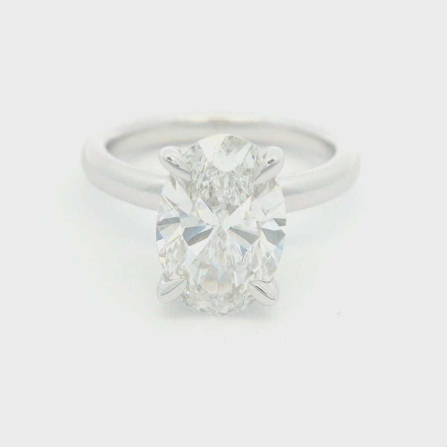 3CT Oval Solitare Enagement Ring - Lab grown