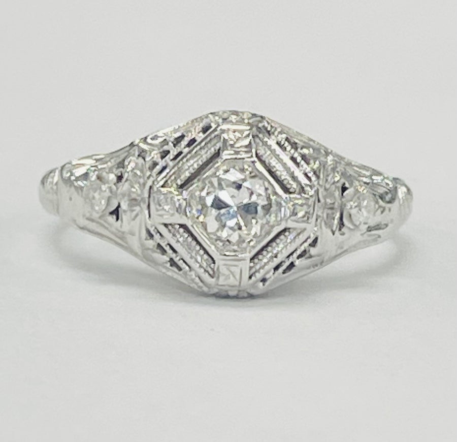 18KT Detailed Vintage Script Diamond Ring