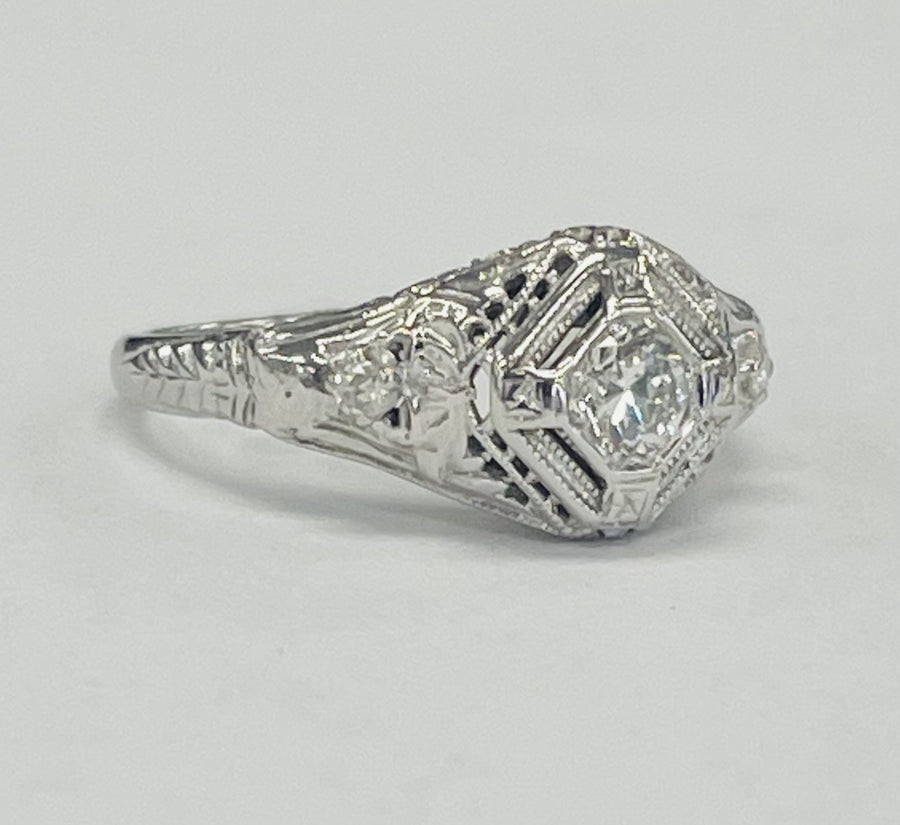 18KT Detailed Vintage Script Diamond Ring