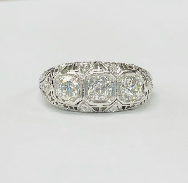 Stunning Vintage Three Stone European Cut Diamonds Ring