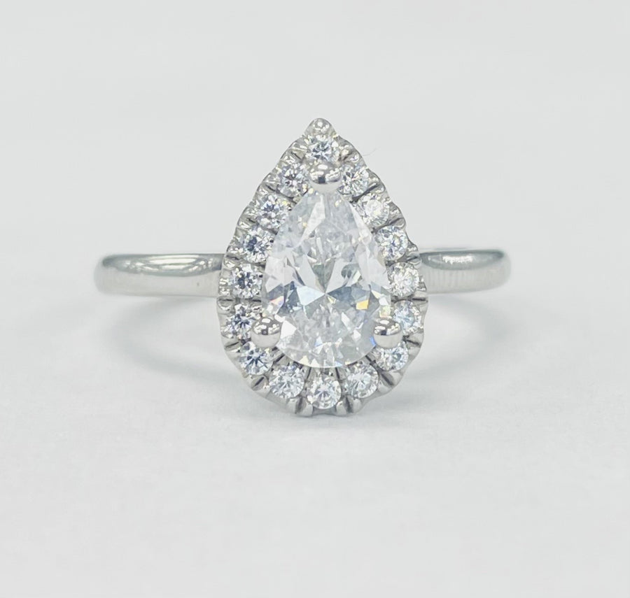 Romance - Solitare Pear Halo Diamond Setting