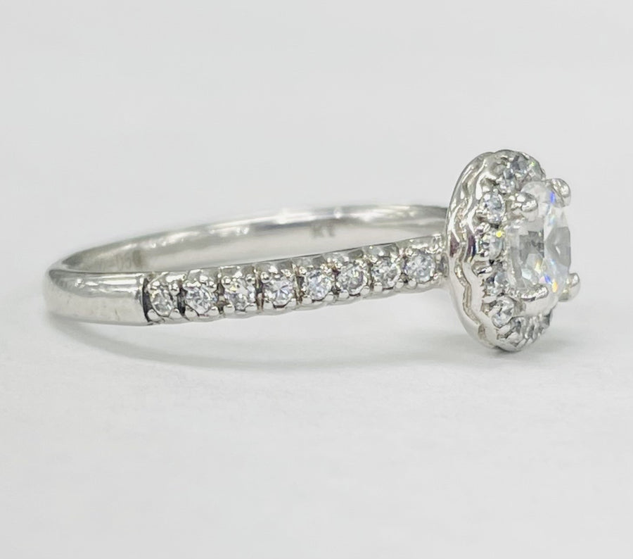 Romance - Simple Halo Diamond Setting