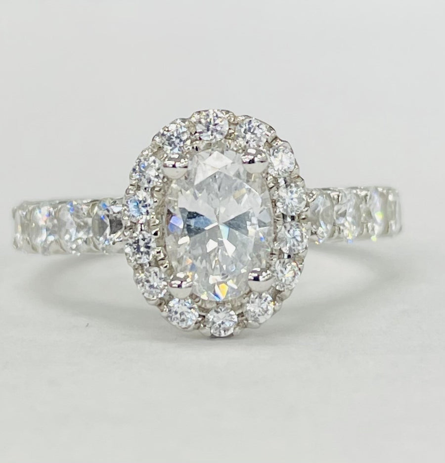 Romance - Simple Oval Halo Diamond Setting