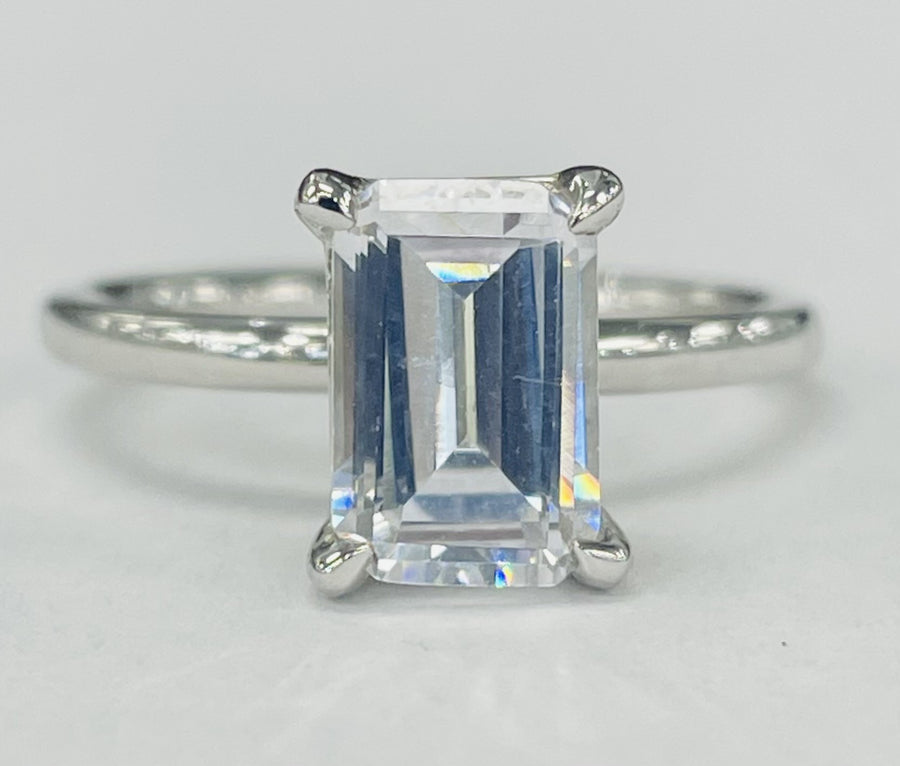 Noam Carver - Petite Emerald Cut Solitare Setting