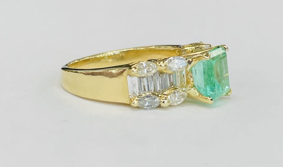 18KT Yellow Gold GIA Columbian Emerald And VS Diaond Ring
