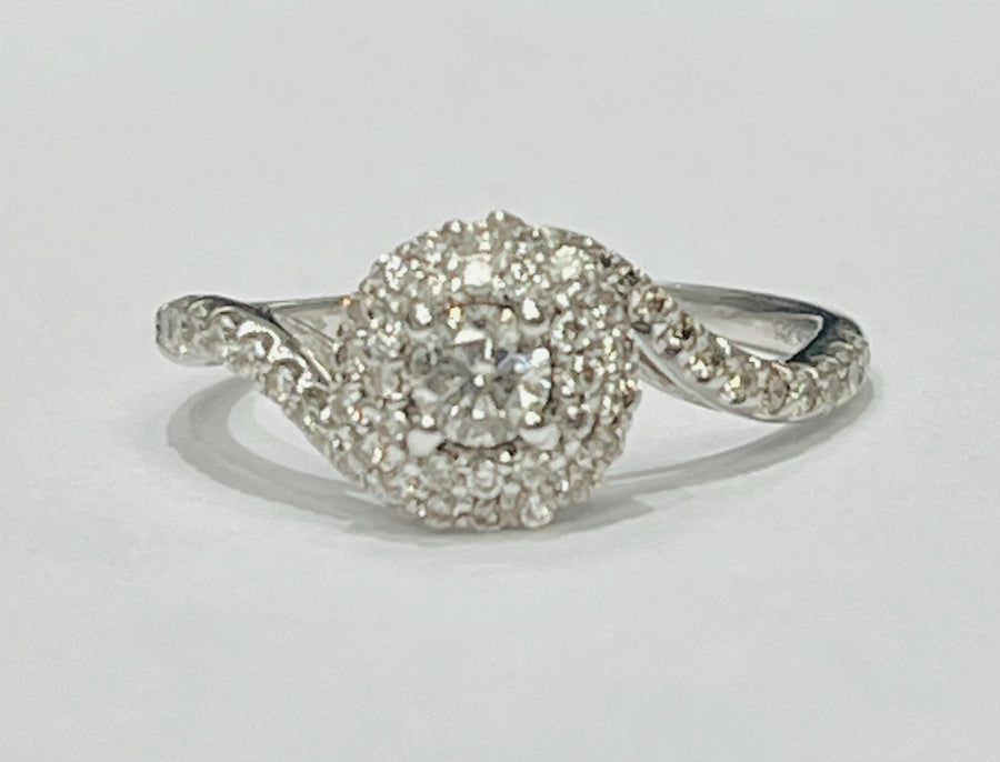 This gorgeous engagement ring features a 1/2ctw in natural d...