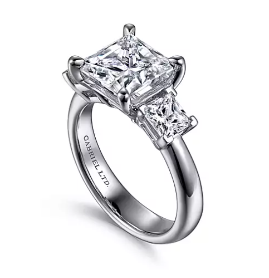 Kissena - 18K White Gold Princess Cut Three Stone Diamond Engagement Ring