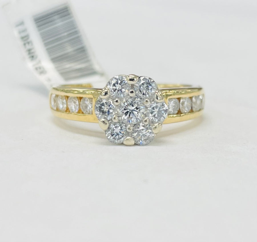 18KT Solitare Diamond Floral Style W/ Accents Engagement Ring