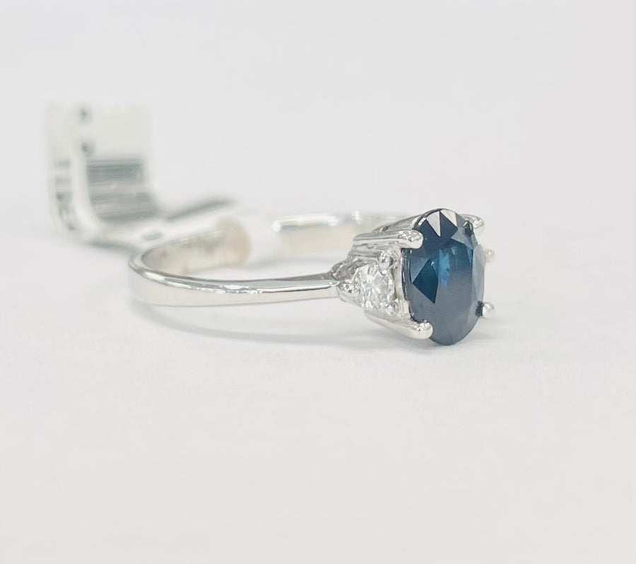 18KT Deep Blue Sapphire An Diamond Ring