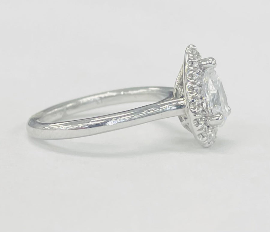 Romance - Solitare Pear Halo Diamond Setting