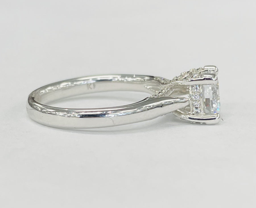 Romance - Tappered Accented Diamond Solitare Setting