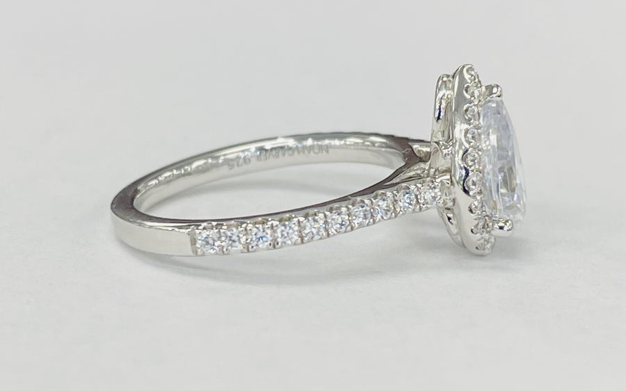 Noam Carver - Pear Halo Diamond Setting