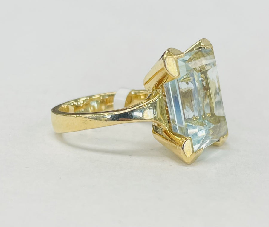 Large Aquamarine Yellow Gold Ring
