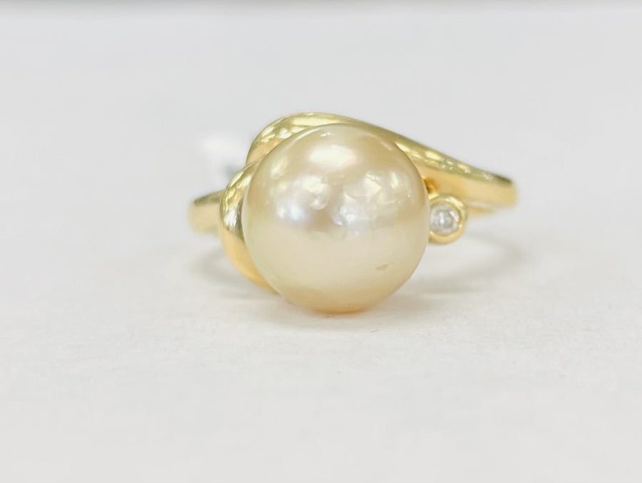 Yellow Gold South Sea Pearl An Diamond Ring