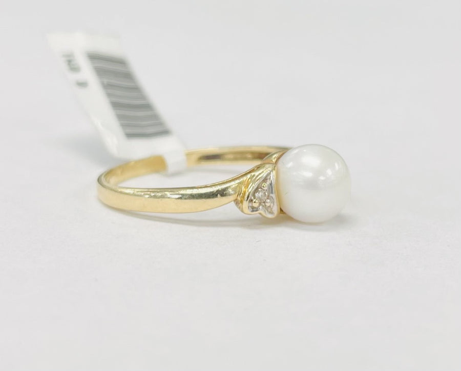 Estate Yellow Gold Pearl Solitare Ring
