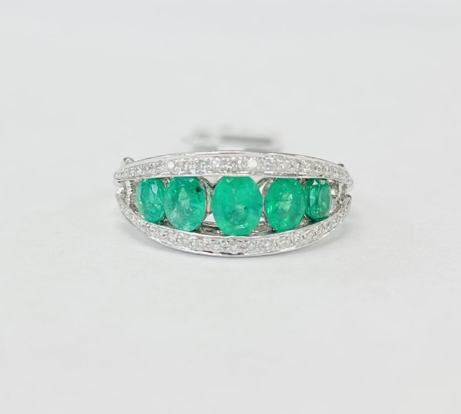 Natural Emerald And Diamond Graduated Ring