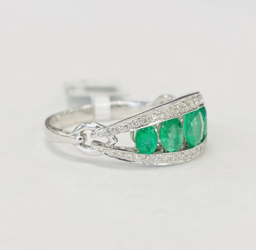 Natural Emerald And Diamond Graduated Ring