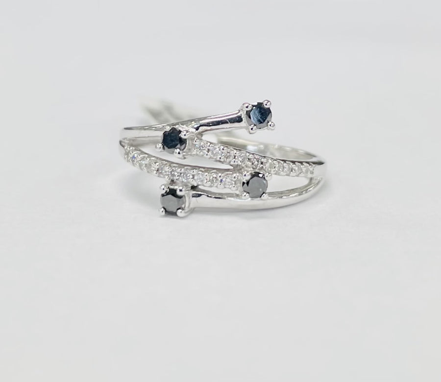 Estate Black And White Diamond Fashion Ring