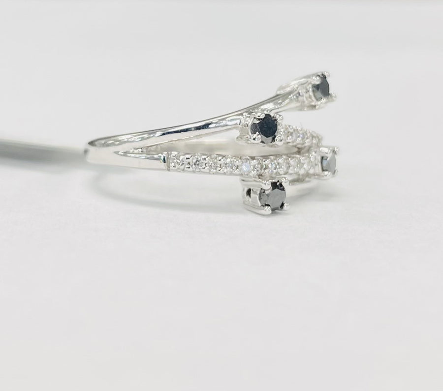 Estate Black And White Diamond Fashion Ring
