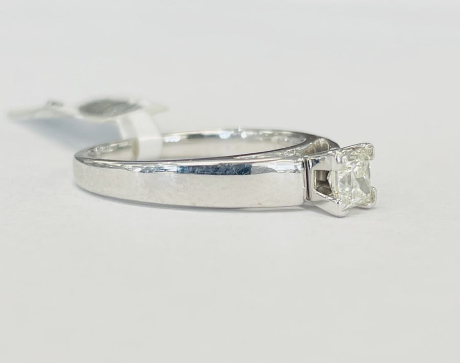 Solitare Princess Cut Engagement Ring