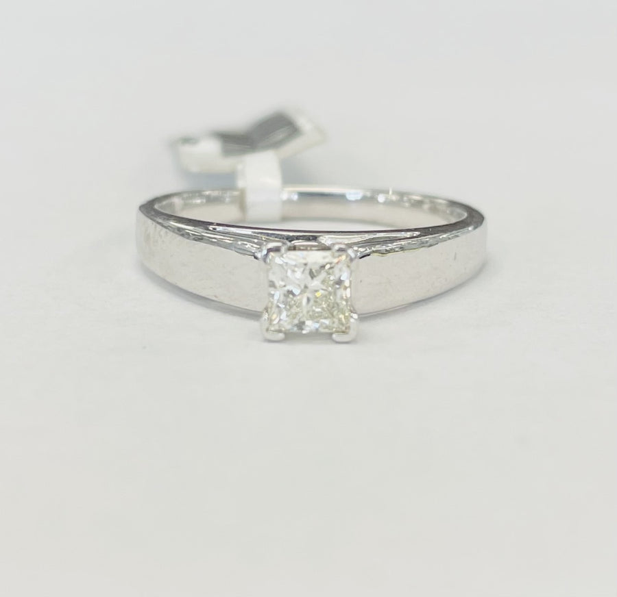 Solitare Princess Cut Engagement Ring