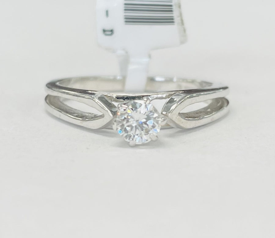 Fancy Solitare Round Diamond Engagement Ring